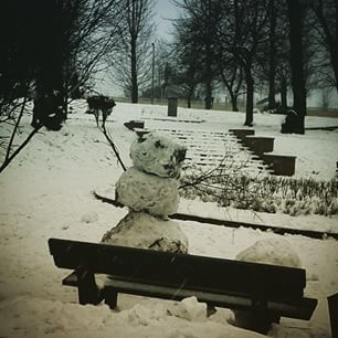 #Balwan #bałwan #snow #snieg #snowman #park #ławka #lawka #winter #zima #katowice #szopienice #slask