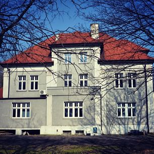 Willa przy ul. Korczaka 
Fot. Oliwier Kosma - @guliwerowy

#szopienice #katowicenielizbona #katowice #kato #willa #dom #house #home #budynek #sky #odkryjslaskie #silesia #korczaka #photo #zabytek