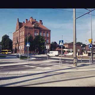 Nowe rondo!

#rondo #morning #sky #liceum #school #building #budynek #szopienice #katowicenielizbona #katowice #kato #silesia #car #bus #people #road #street #strasse #tory #zebra #przejscie #przystanek #new #odkryjslaskie