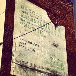 Ubiory męskie, damskie...
Fot. Oliwier Kosma - @guliwerowy

#reklama #ubiory #galanteria #obuwie #katowicenielizbona #katowice #szopienice #kamienica #odkryjslaskie #silesia