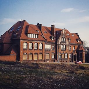 Klasztor sióstr Boromeuszek

#Klasztor #siostra #sister #boromeuszki #boromeuszka #katowicenielizbona #katowice #monastery #catholic #christian #zakonnice #zakonnica #nuns #children #dzieci #poland #szopienice #car #brynicy #red #sky #budynek #zabytek #monument #gothic