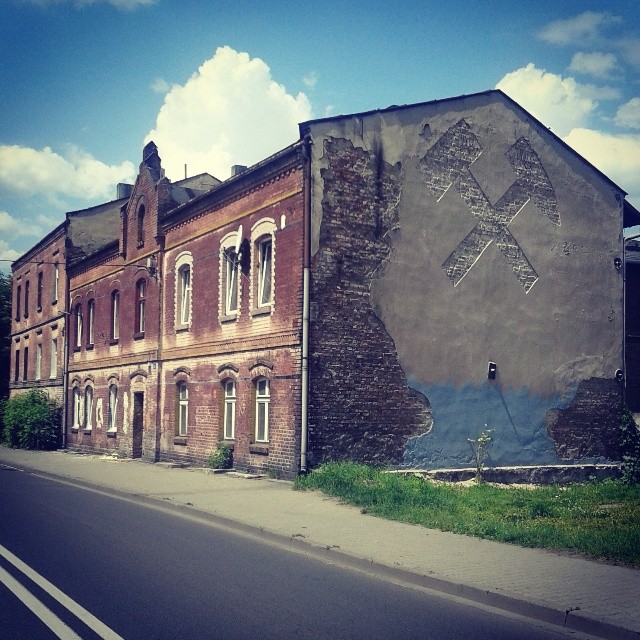 StreetArt Morawa 8 #pyrlik #morawa #8 #street #art #szopienice #katowicenielizbona #katowice #schoppinitz #rosdzin #rozdzien #instagram #house #kamienica